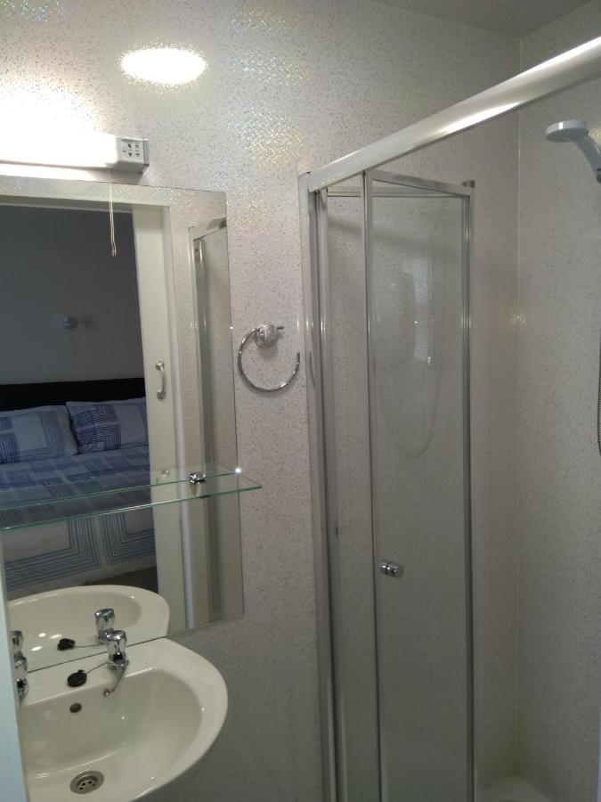 פלימות' Lamplighter Guesthouse חדר תמונה