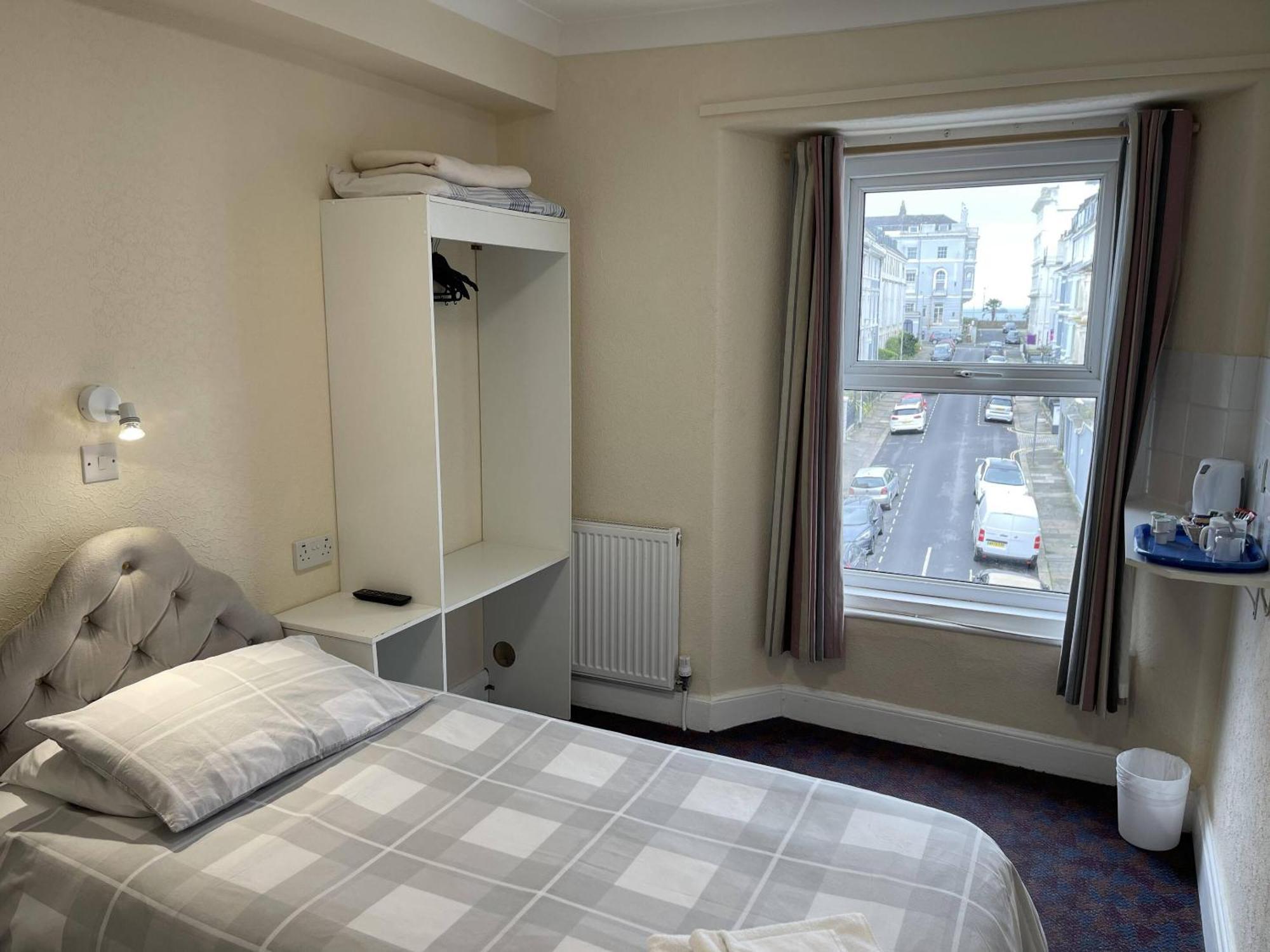 פלימות' Lamplighter Guesthouse חדר תמונה
