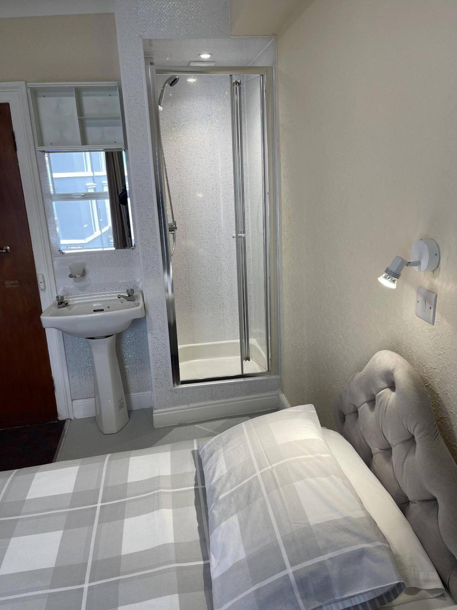פלימות' Lamplighter Guesthouse חדר תמונה