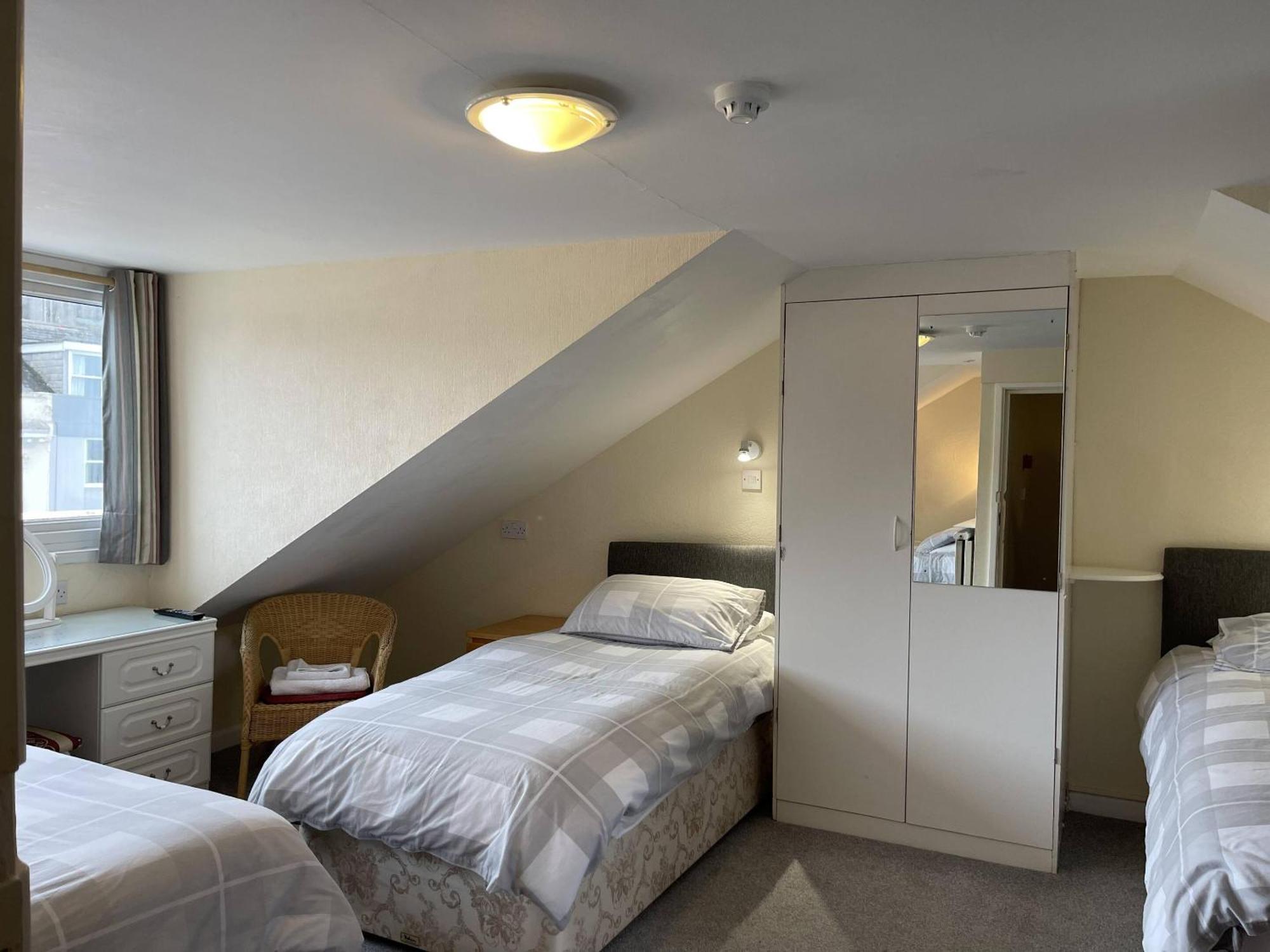 פלימות' Lamplighter Guesthouse חדר תמונה